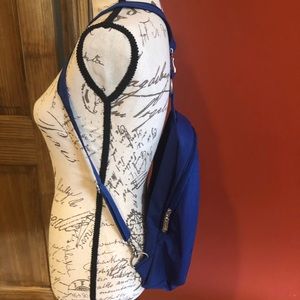 baggallini excursion travel sling